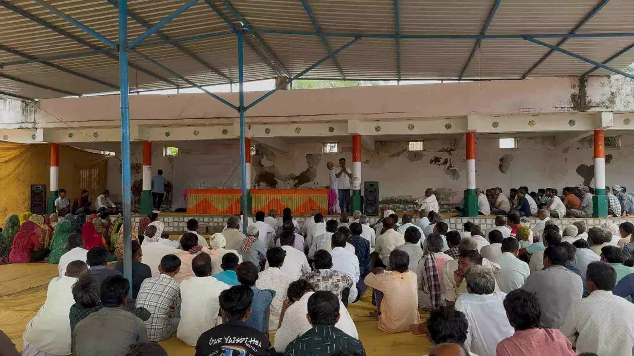 Gujarat’s farmers erupt in protest after suicide over crop loss, debt