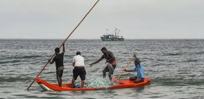 Sri Lankan Navy arrests 35 Indian fishermen for illegal fishing