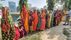 Women voting in Bihar
