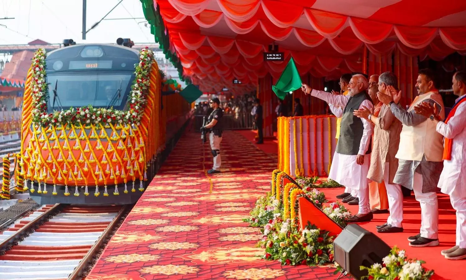 Ernakulam KSR Bengaluru Vande Bharat Express flagged off by PM Modi Ernakulam KSR Bengaluru Vande Bharat Express flagged off by PM Modi