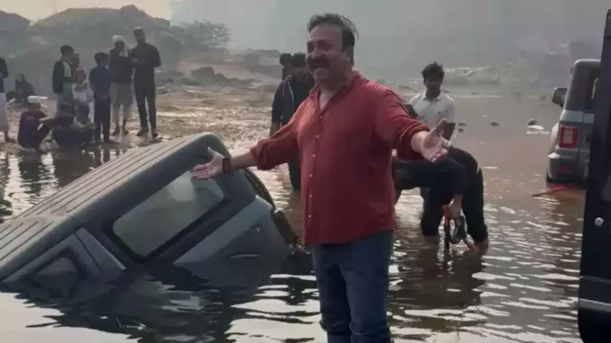 Mahindra Thar became submerged in a lake near Delhi