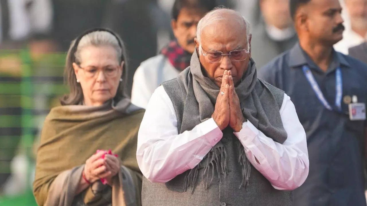 ongress president Mallikarjun Kharge and former party chief Sonia Gandhi paid floral tributes to Nehru at his memorial at Shanti Van in Delhi ongress president Mallikarjun Kharge and former party chief Sonia Gandhi paid floral tributes to Nehru at his memorial at Shanti Van in Delhi