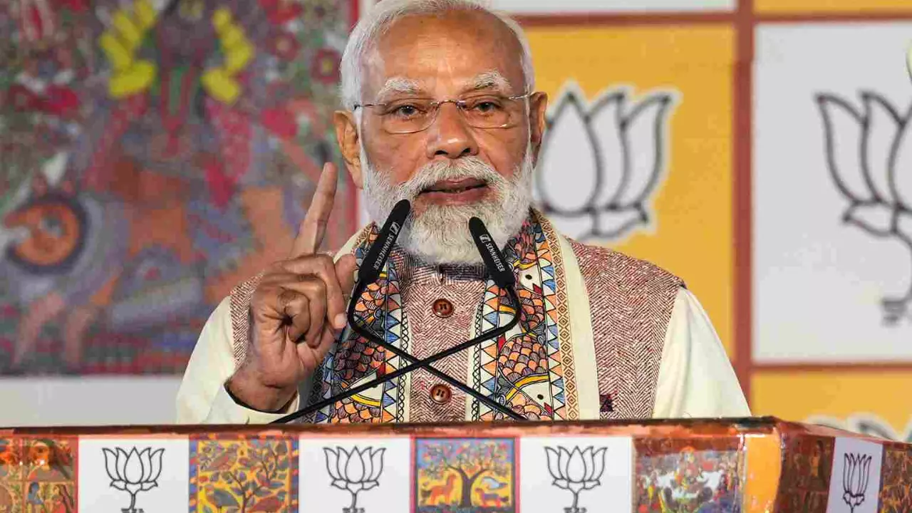 Bihar elections: Modi predicts Congress split; signals aggressive Bengal push Bihar elections: Modi predicts Congress split; signals aggressive Bengal push