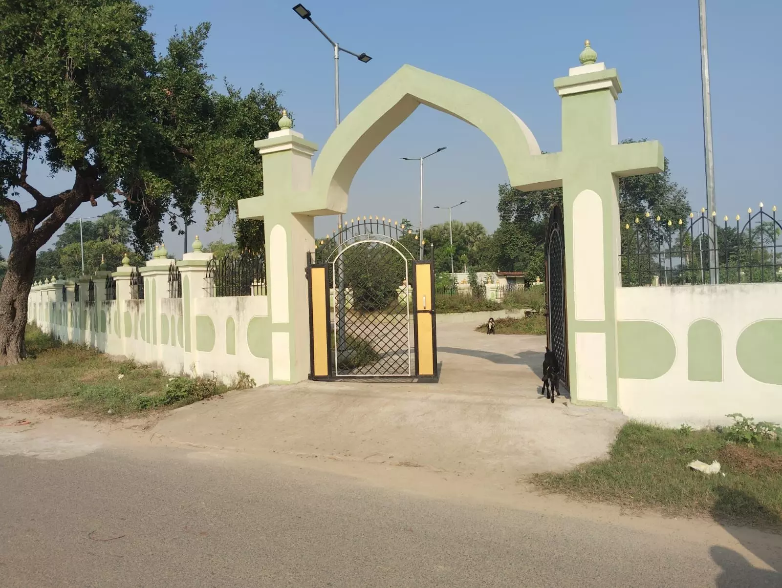 A walled compound in Kashmir Chak, which includes a mosque and a shrine of a Sufi saint who is believed to have lived in the village during Yusuf Shahs time. Photo: Ubeer Naqushbandi