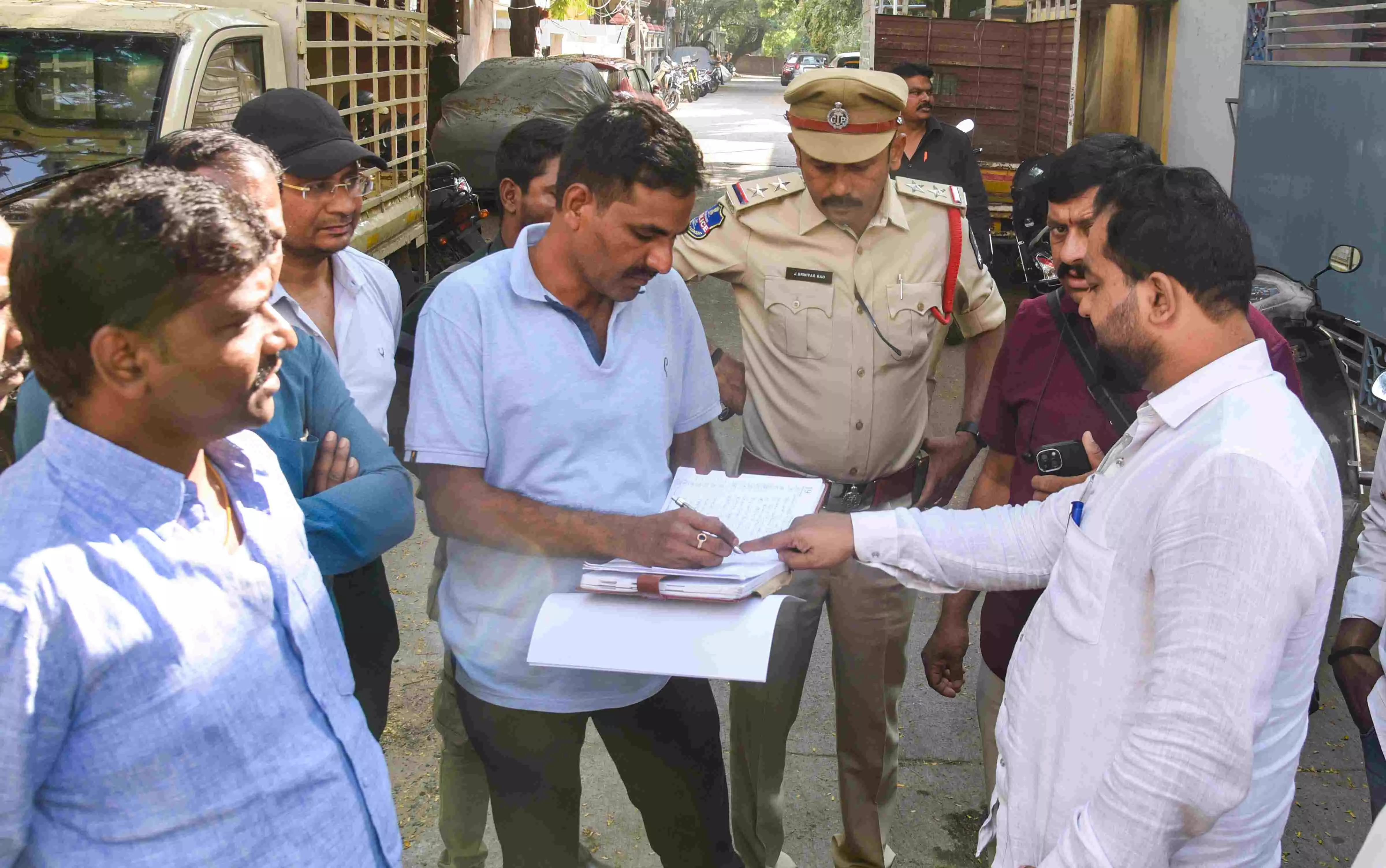 TelTelangana Police personnel conduct investigations following the tragic bus accident in Saudi Arabia TelTelangana Police personnel conduct investigations following the tragic bus accident in Saudi Arabia