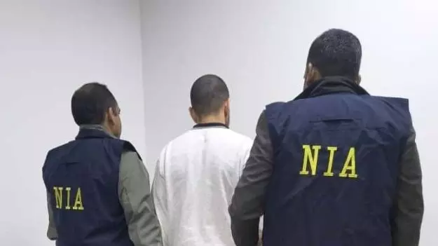 Gangster Anmol Bishnoi (Centre)