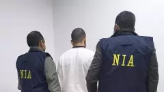 Gangster Anmol Bishnoi (Centre)