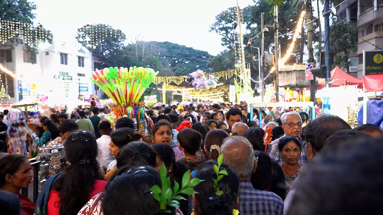 The throng of visitors at the fair. Photo; Raghu RD The throng of visitors at the fair. Photo; Raghu RD