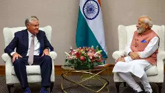 PM Modi meets Indian-origin tech entrepreneurs in Johannesburg