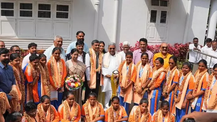 Siddaramaiah with World Cup-winning womens blind cricket team