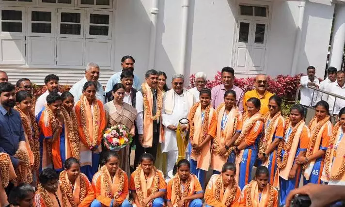 Siddaramaiah with World Cup-winning womens blind cricket team