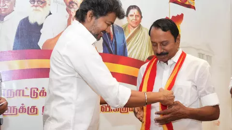 Expelled AIADMK leader Sengottaiyan, MGR loyalist, joins actor Vijay’s TVK Expelled AIADMK leader Sengottaiyan, MGR loyalist, joins actor Vijay’s TVK
