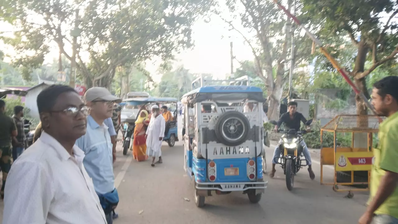 Living on the Zero Line: Why life is a daily struggle for residents of Bengals Hakimpur village