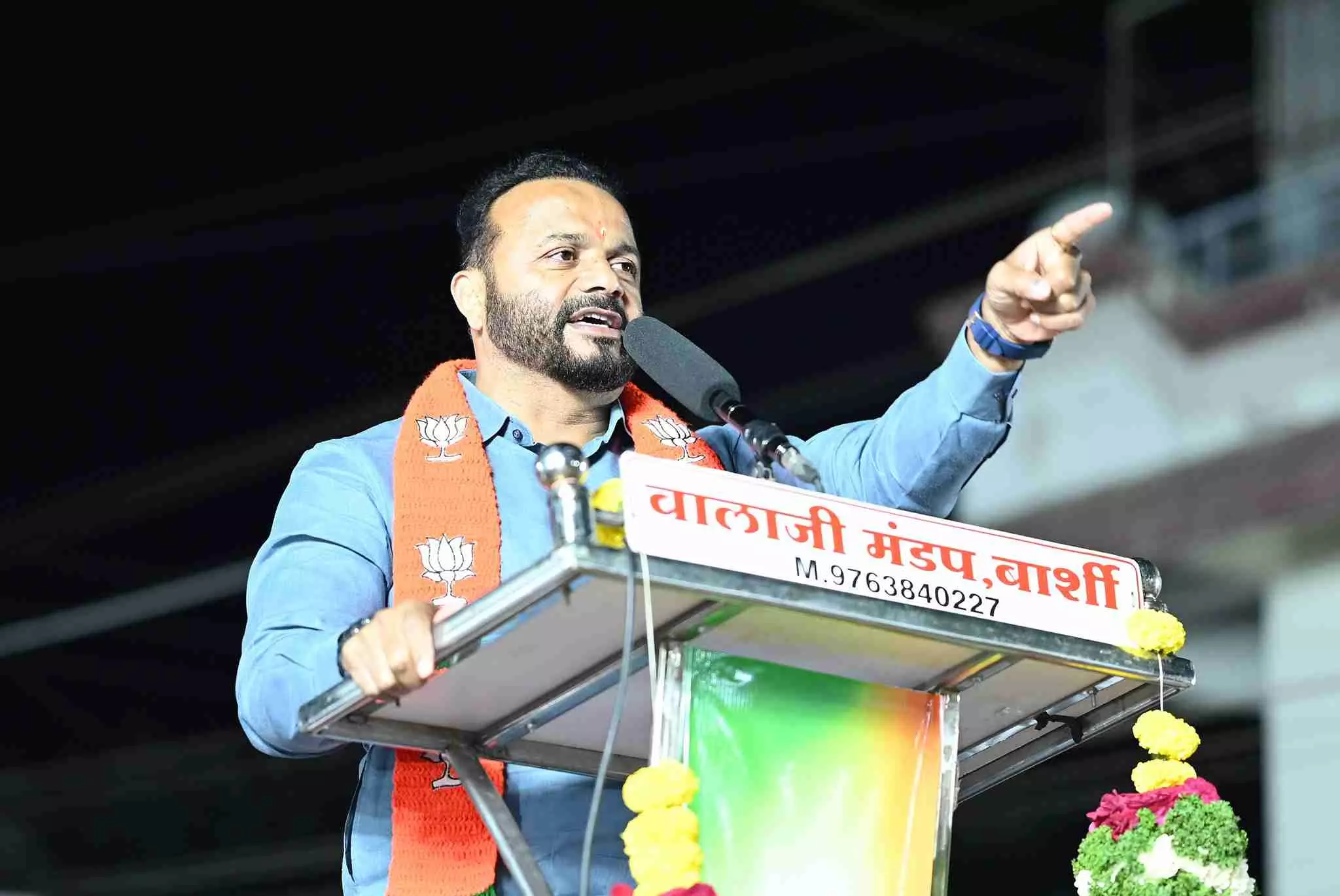 ‘Take money from anyone’, but be loyal to Fadnavis: Minister to women voters ‘Take money from anyone’, but be loyal to Fadnavis: Minister to women voters