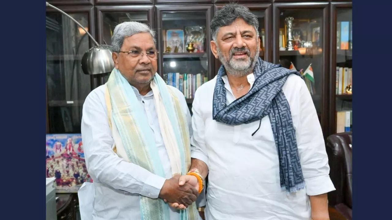 Karnataka CM Siddaramaiah (left) and his deputy DK Shivakumar