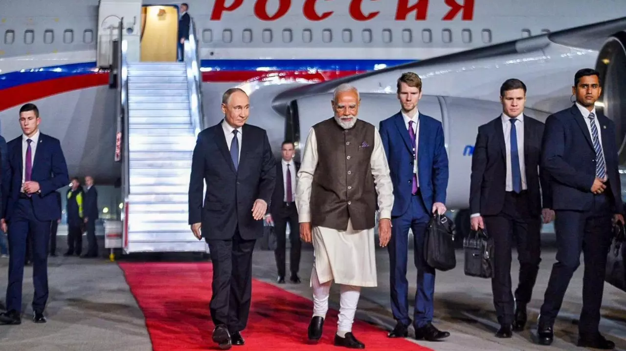 Prime Minister Narendra Modi receives Russian President Vladimir Putin at New Delhi airport late Thursday night Prime Minister Narendra Modi receives Russian President Vladimir Putin at New Delhi airport late Thursday night