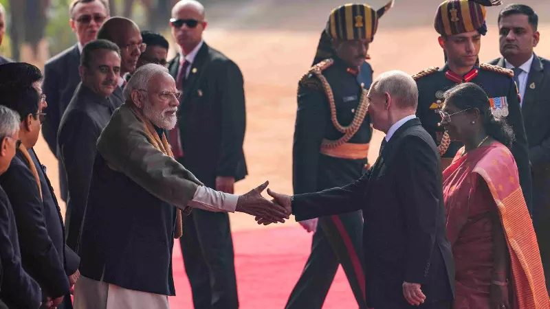 President Droupadi Murmu and Prime Minister Narendra Modi receive Russian President Vladimir Putin President Droupadi Murmu and Prime Minister Narendra Modi receive Russian President Vladimir Putin
