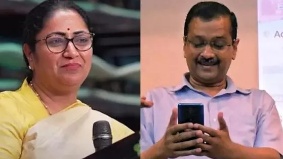 Arvind Kejriwal mocks Delhi CM Guptas AQI is like temperature remark