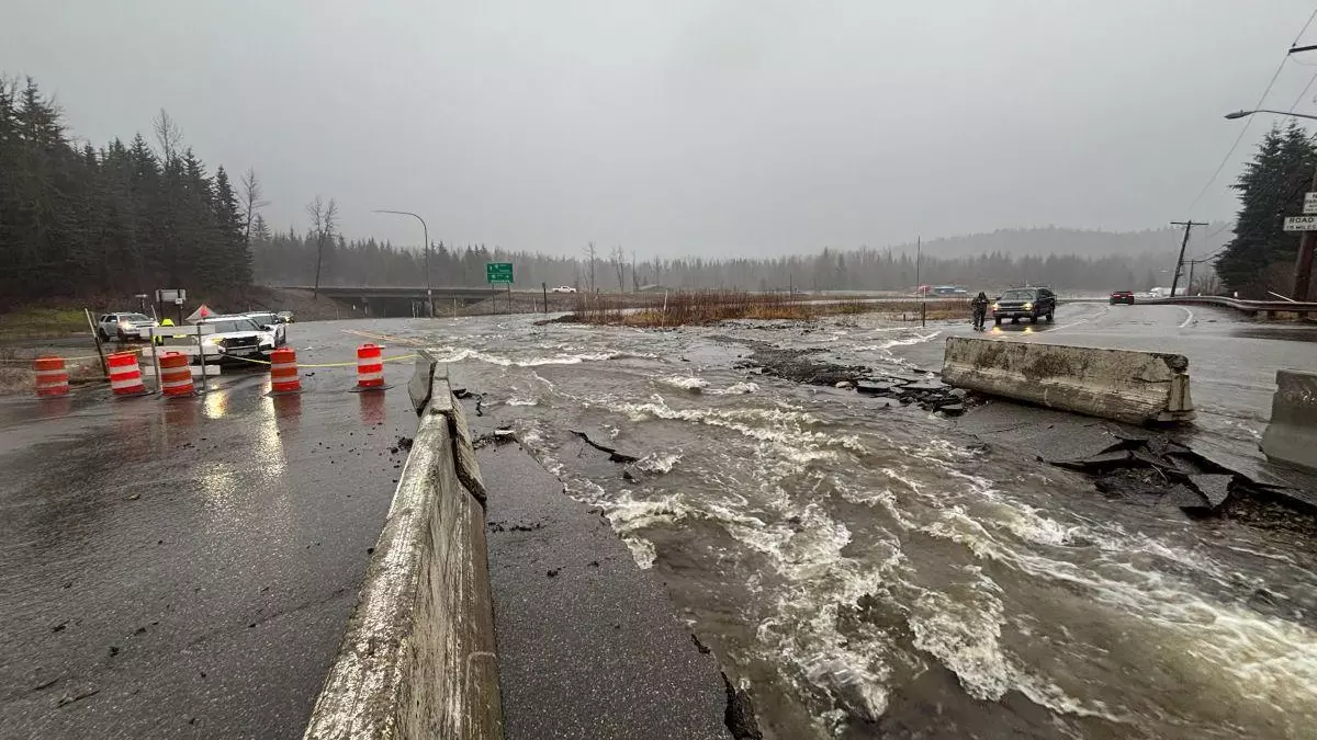 Washington state declares emergency as fresh flood threat looms