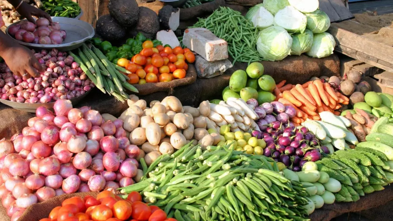 India’s wholesale price inflation at −0.32% in November amid food price rise