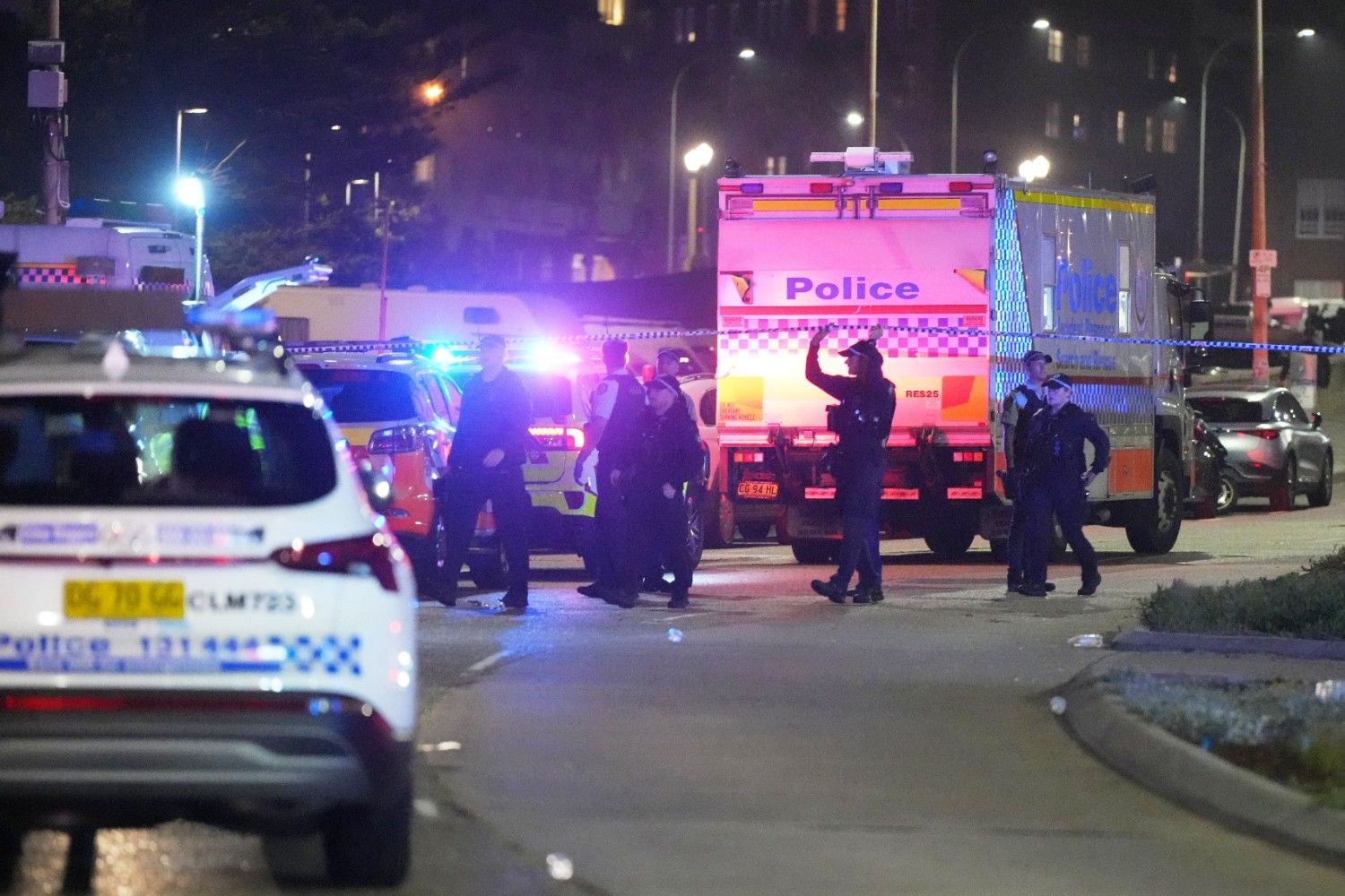 Sydney shooting: Australian PM proposes tougher national gun laws