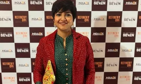 Bengal singer harassed to sing secular song instead of devotional Jago Ma, man arrested Bengal singer harassed to sing secular song instead of devotional Jago Ma, man arrested