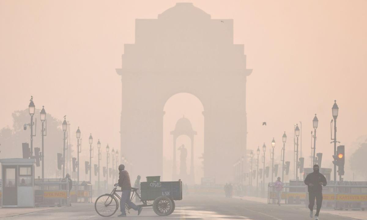 Delhi gripped by cold wave, minimum temperatures dip to 3 degrees; air quality 'poor'