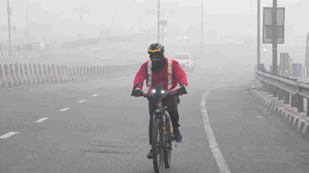 Dense fog hits Delhi as AQI nears severe level; 150 flights delayed