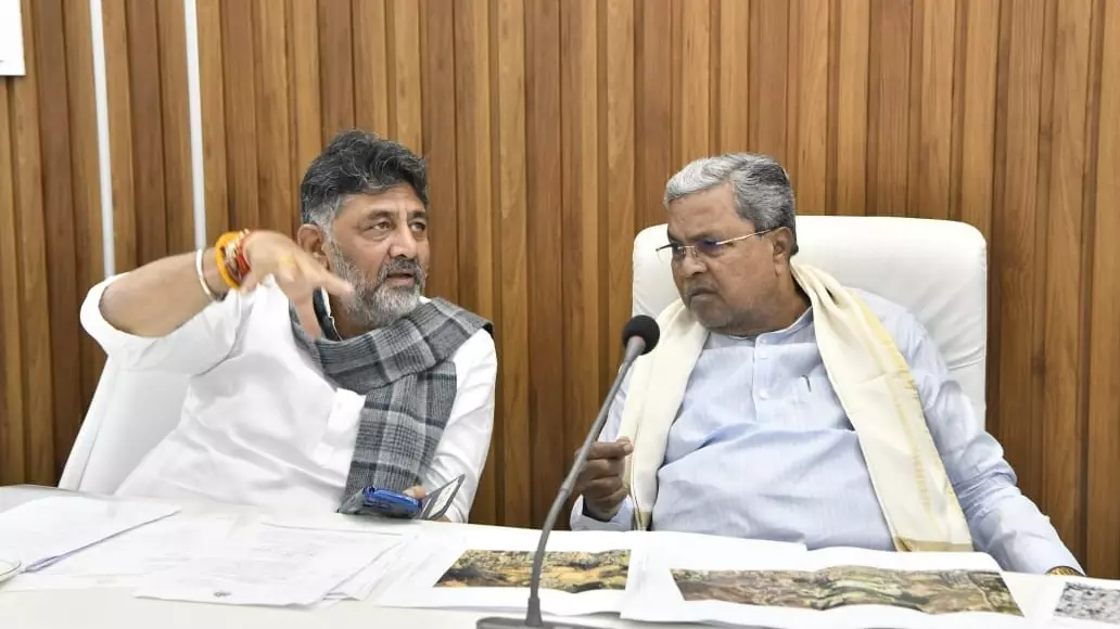 Karnataka CM Siddaramaiah (right) and his deputy DK Shivakumar