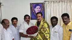 Edappadi Palaniswami (third from left), Anbumani Ramadoss (third from right)