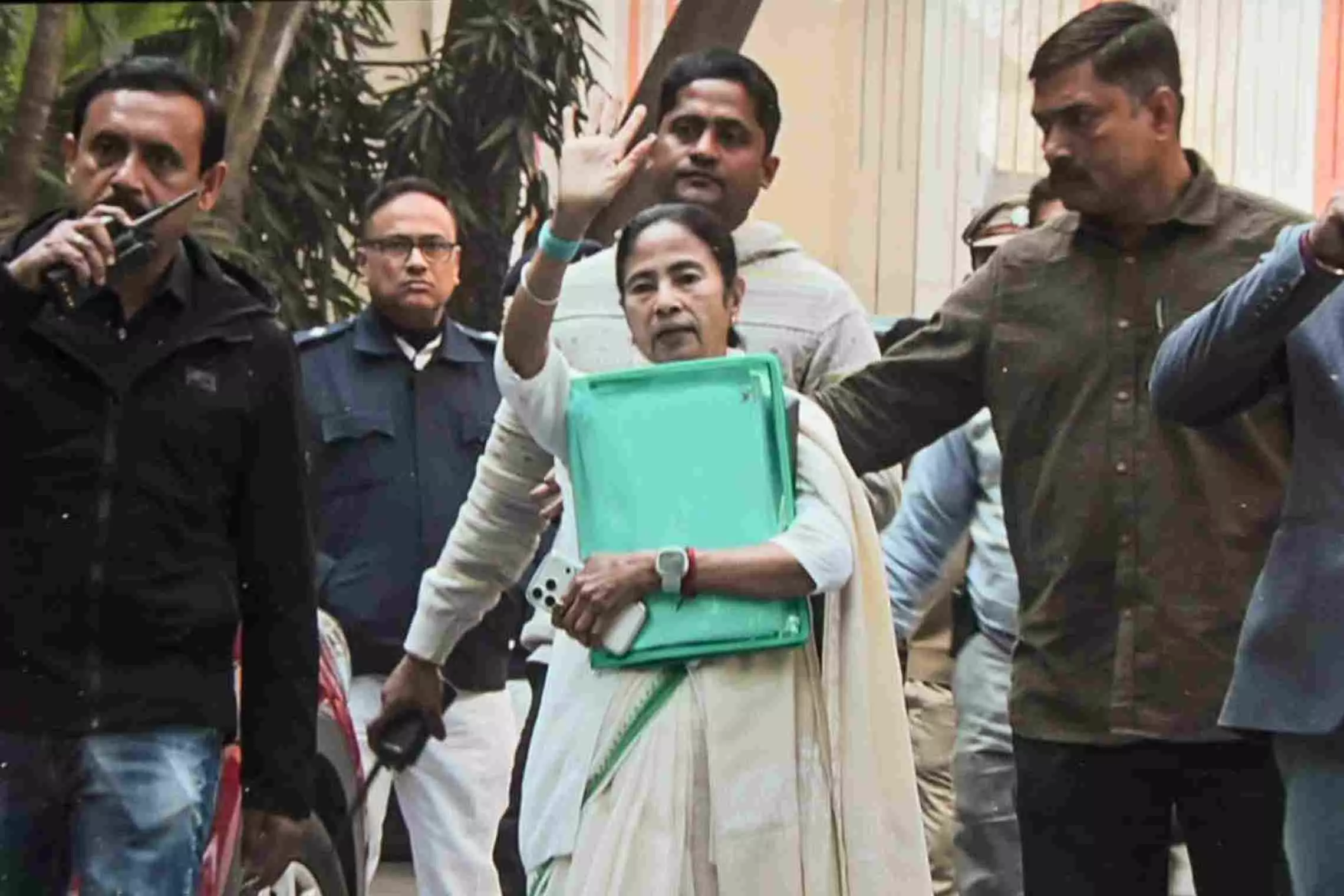 ED raids I-PACs premises in Kolkata, Mamata alleges theft of TMC’s voter data ED raids I-PACs premises in Kolkata, Mamata alleges theft of TMC’s voter data