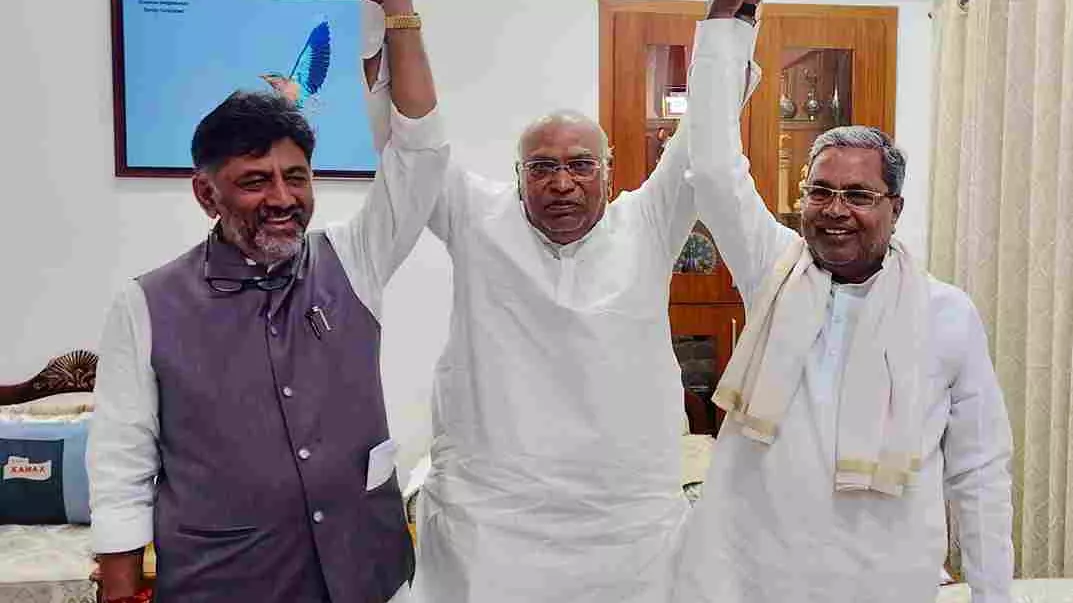 File photo of AICC president Mallikarjun Kharge (centre) with Karnataka Chief Minister Siddaramaiah (right) and deputy Chief Minister DK Shivakumar (left). Photo credit: X/Siddaramaiah
