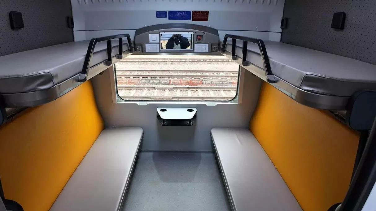 Vande Bharat Sleeper facilities food