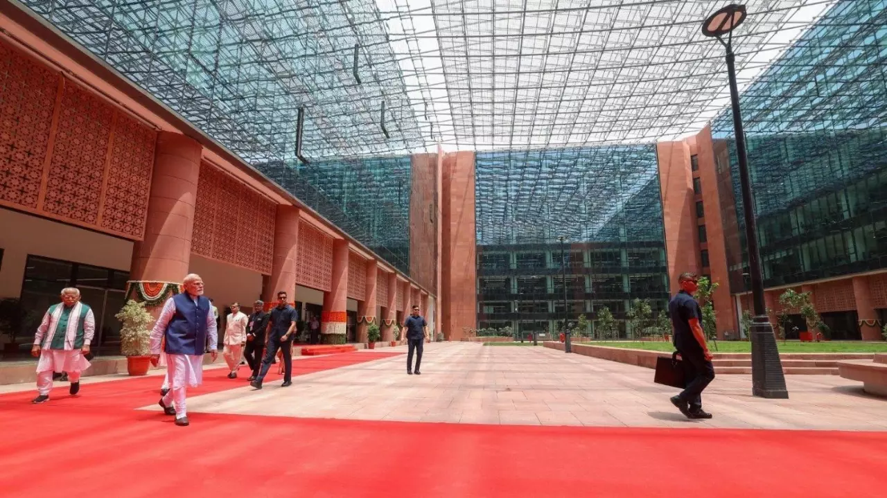 Modi in Kartavya Bhavan - the replacing of old buildings with new in Lutyen Delhi