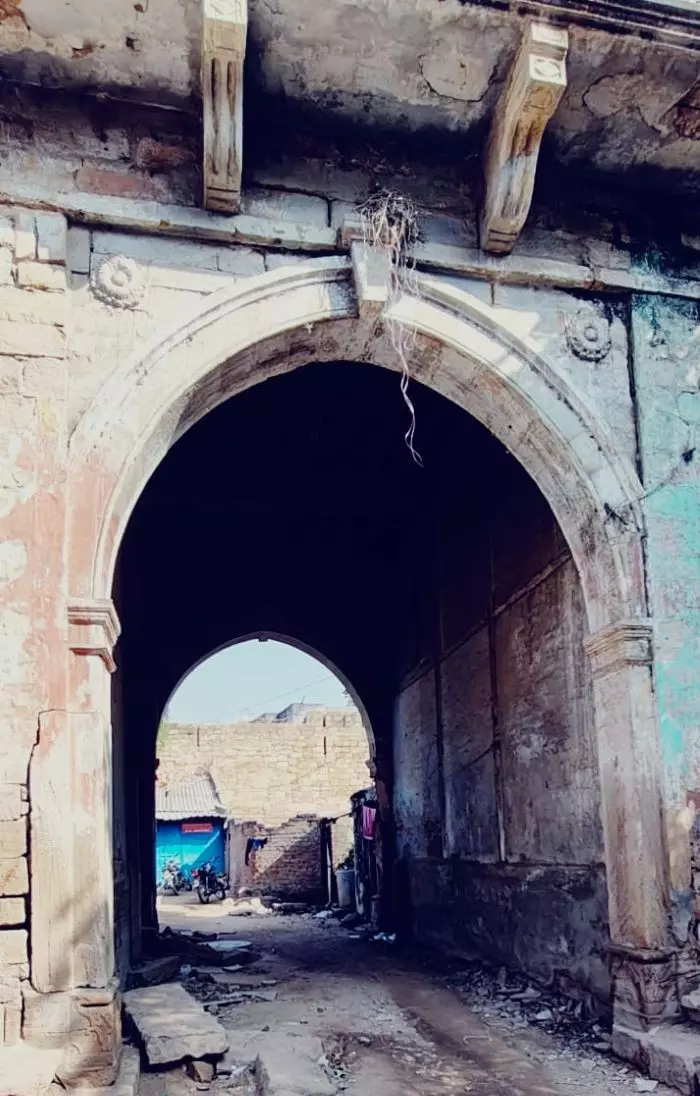 Bylanes of Surendranagar. Gujarat, like much of India, is a sensory explosion. Turn a corner and history announces itself without ceremony; on walls, in street alignments, in arches that still remember hands and tools. Photo: Namrata Yadav&nbsp;