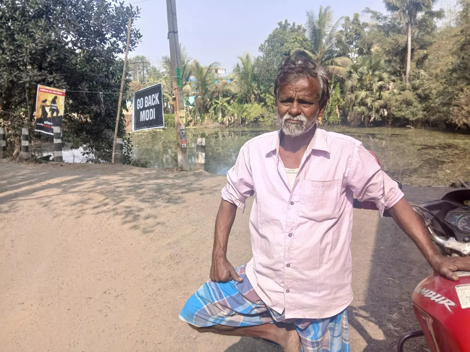 70-year-old Sheikh Muzambil of West Bengal, says he was advised decades back to drop the familys last name of Mandal. But his three children retained it. Now, the ECI has flagged this discrepancy for one of his sons. Photo: The Federal