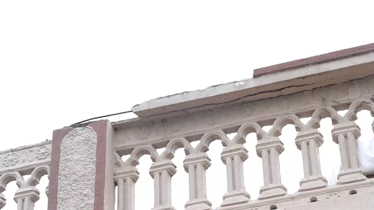 The use of dynamite in stone quarrying has caused houses in Sulivara, Gollahalli and Kurubarapalya to develop cracks. Families living in these houses are gripped by fear of what lies ahead. Photo: RD Raghu