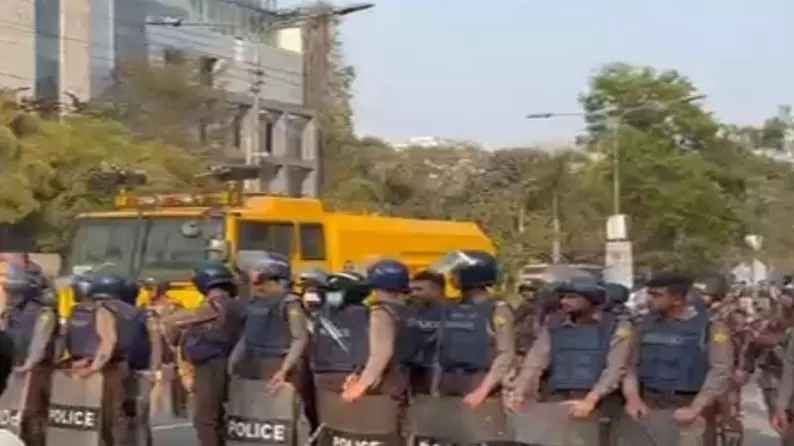 Clash in Dhaka Clash in Dhaka