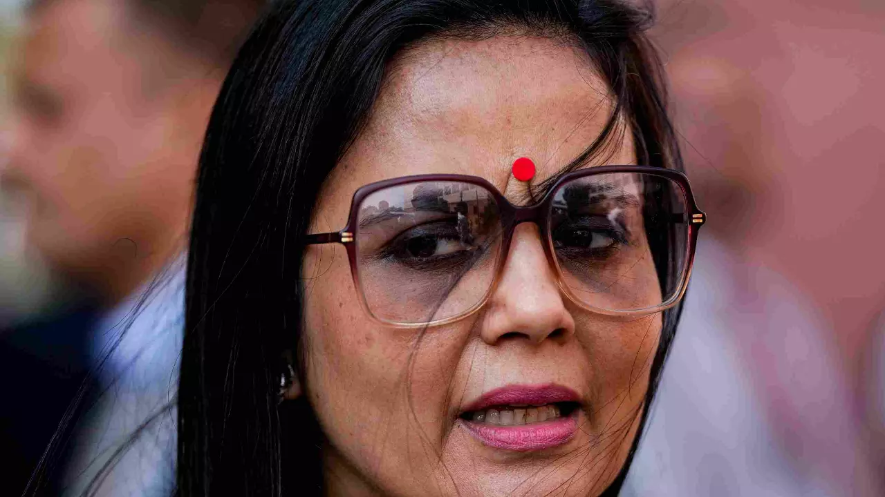 Bengal police operation to arrest forgery suspect in Mahua Moitra case halted in Noida Bengal police operation to arrest forgery suspect in Mahua Moitra case halted in Noida