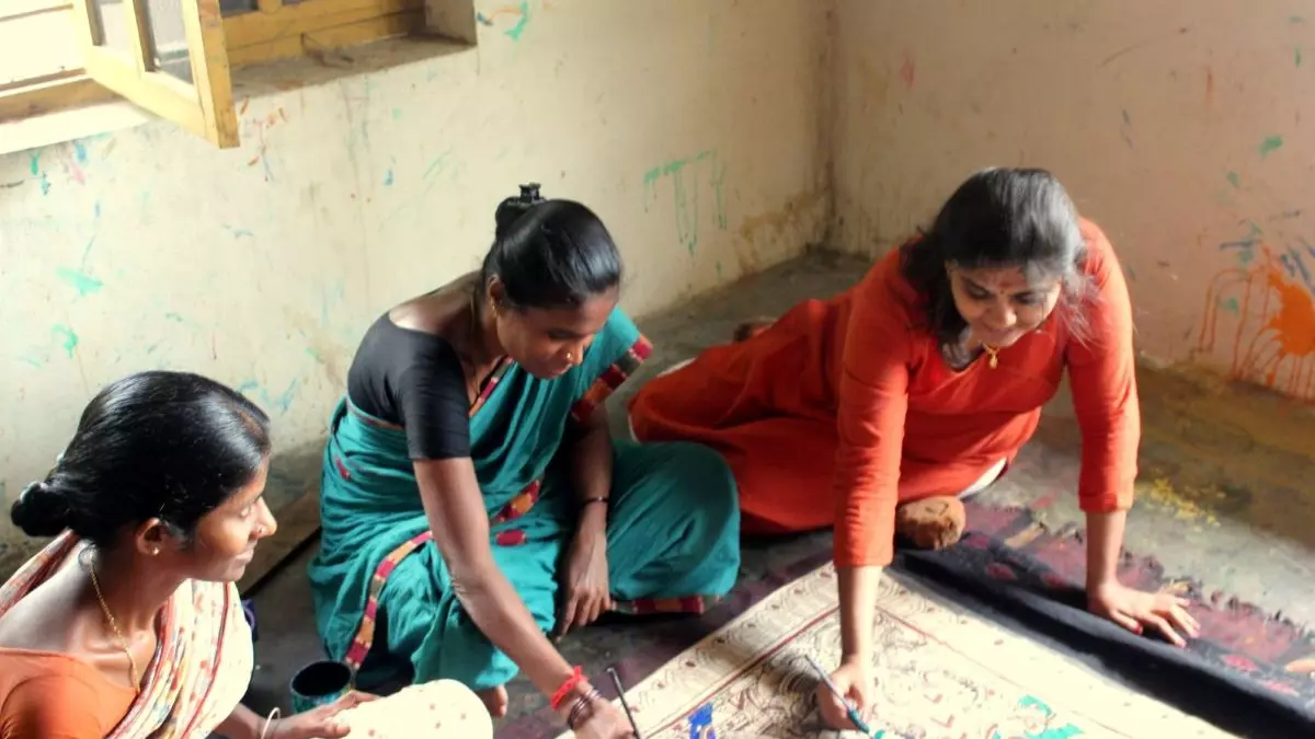 How a teacher-turned-entrepreneur is using social media to help Telangana weavers find customers