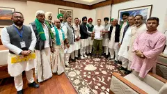 Rahul Gandhi with farmer union leaders
