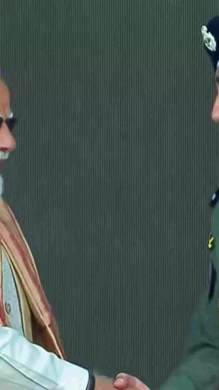 Prime Minister Narendra Modi with Chief of the Air Staff Air Chief Marshal Amar Preet Singh