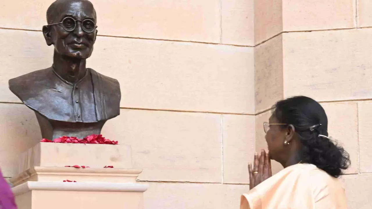 Lutyens statue removed Lutyens statue removed