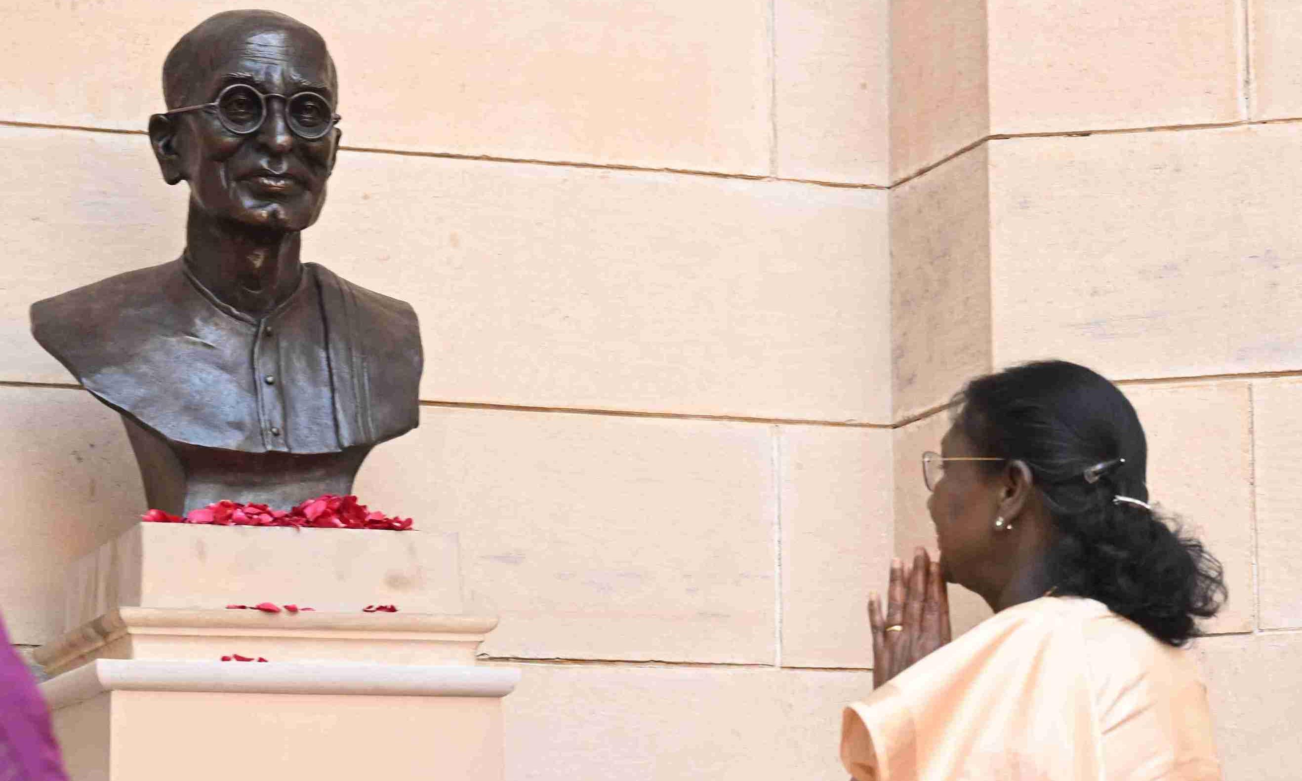 C Rajagopalachari's bust replaces British architect Lutyens' statue at Rashtrapati Bhavan