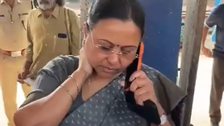 Veena George injured during KSU protest at Kannur station, misses train