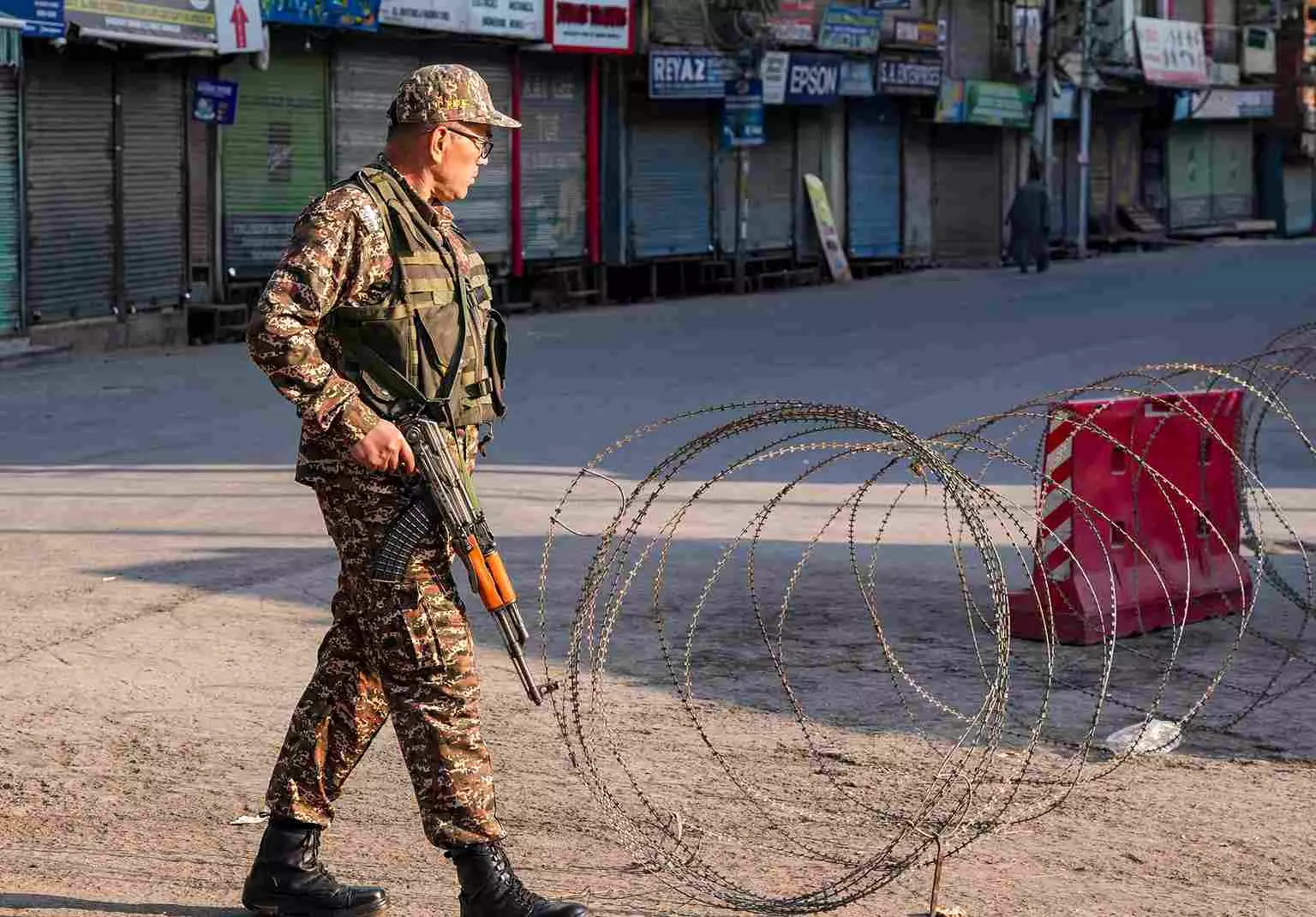 Kashmir imposes curbs, schools closed, internet throttled amid Khamenei protests Kashmir imposes curbs, schools closed, internet throttled amid Khamenei protests