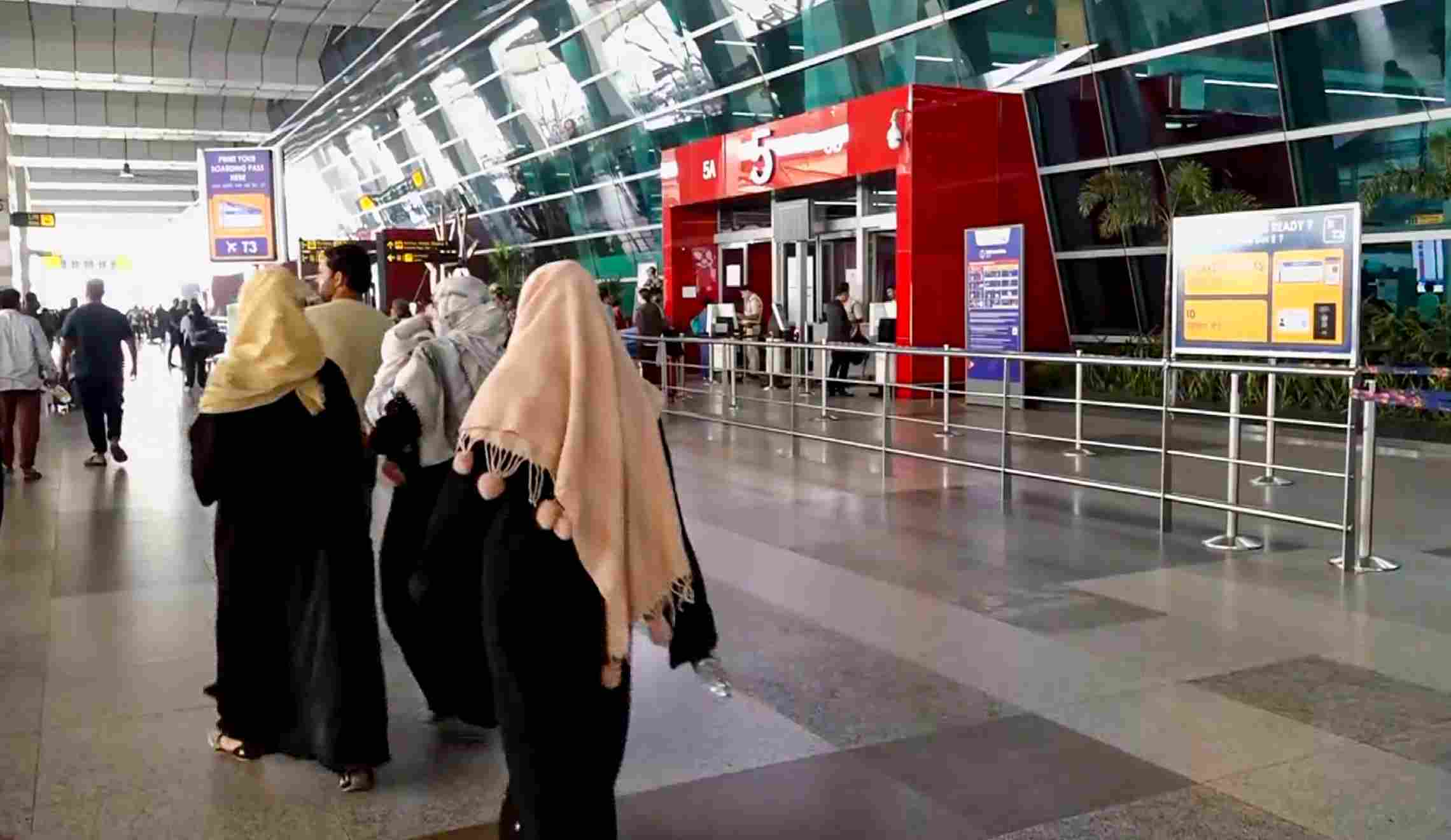 Limited UAE flights resume as govts race to evacuate citizens from Middle East