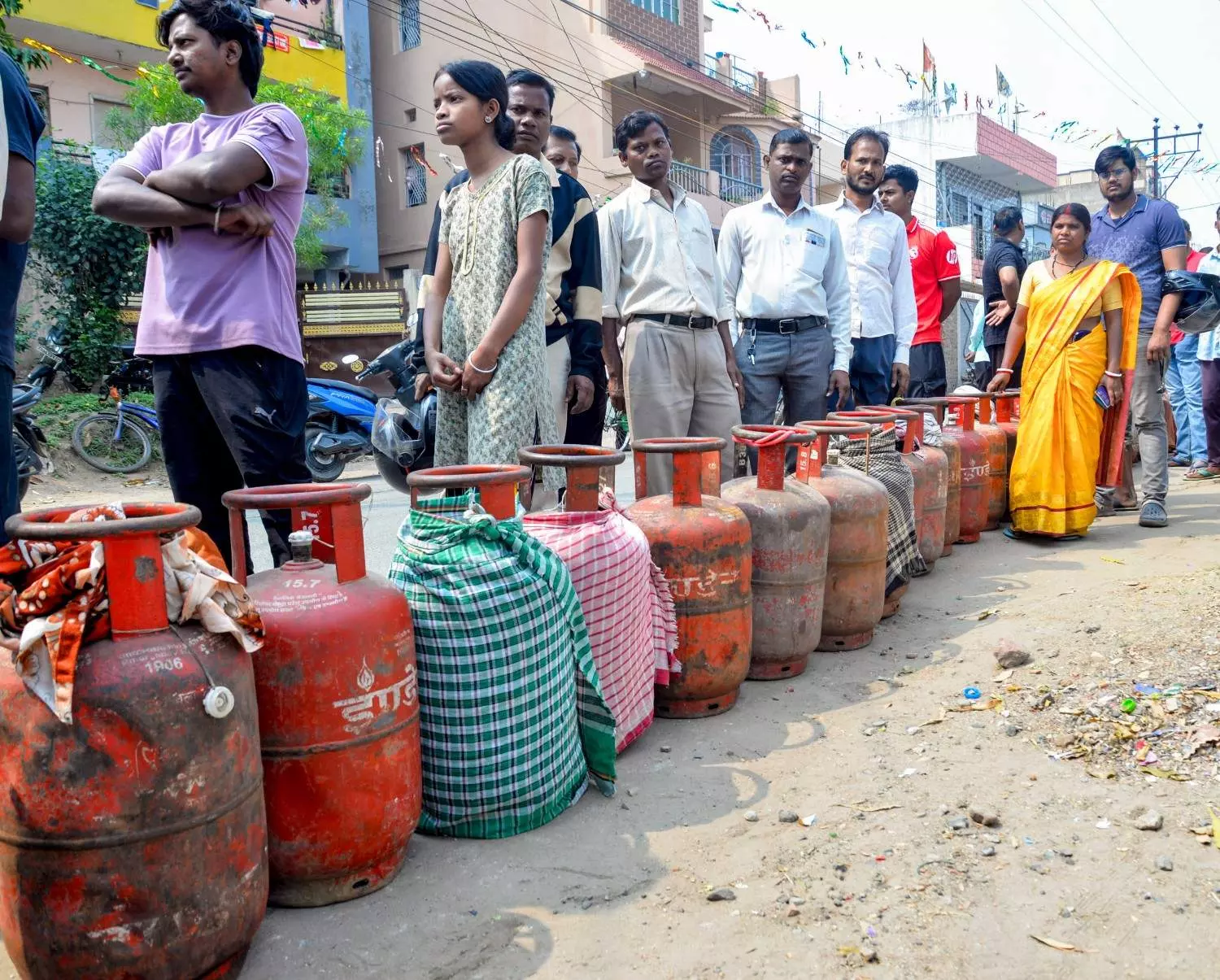 Iran war triggers LPG scramble across Bengal; state on alert to stop illegal diversion