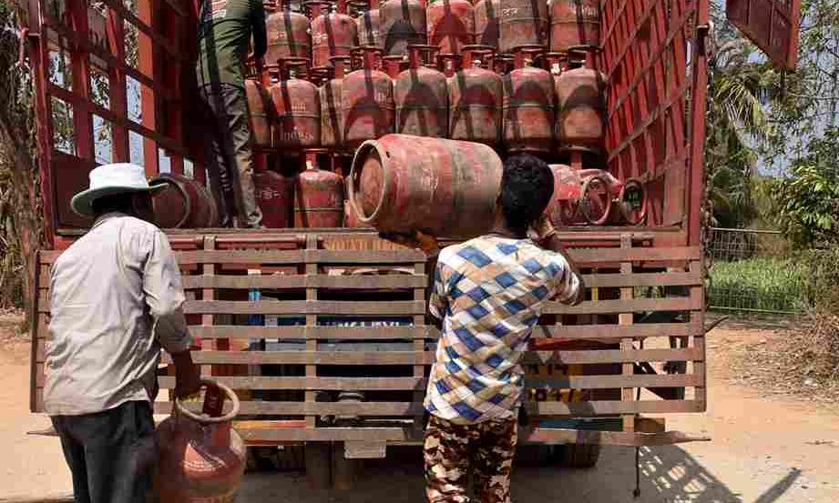 Commercial LPG shortage hits restaurants across India; menus cut, shutdown fears rise