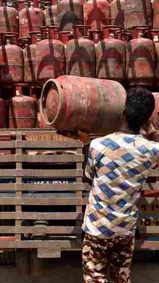 Commercial LPG shortage hits restaurants across India; menus cut, shutdown fears rise